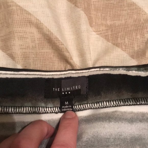 The Limited stretchy pencil skirt size medium. - Picture 2 of 3